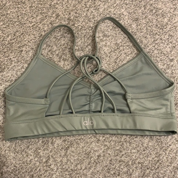 NWOT Alo Yoga sunny strappy sage green glossy bra - Picture 4 of 5